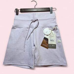 Vuori Daily Short In Opal, Size S